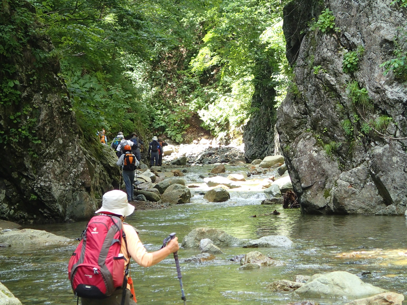 ③いよいよ川幅は狭くなってきました。