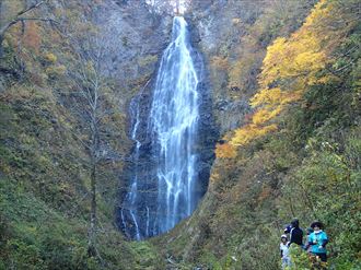 赤石渓流を下り、くろくまの滝を観賞。